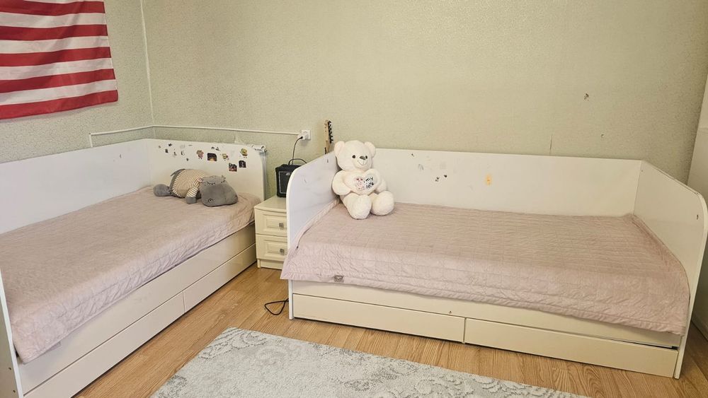 Детский уголок две кровати и шкаф