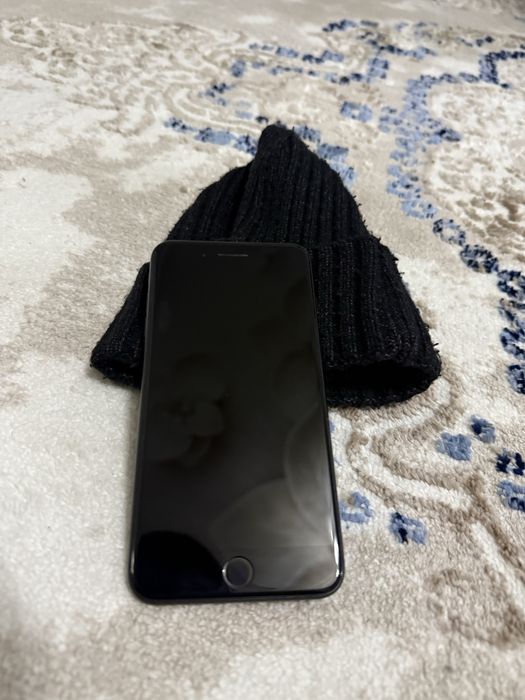 Айфон 7+ чорный цвет