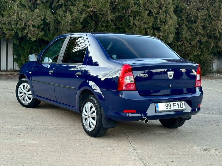 Vând Dacia Logan