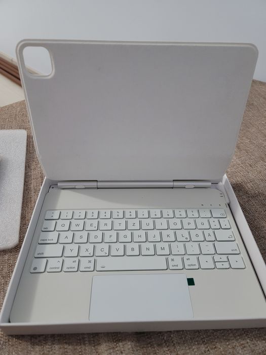 Husa cu tastatura pentru Ipad Air/Pro 11