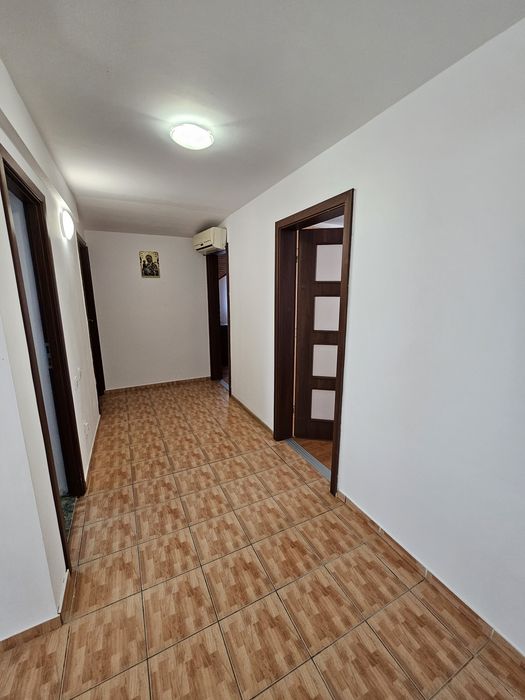 Inchiriez vila/casa 3 dormitoare 160 mp curte 250 mp loc parcare C-tin Brâncoveanu