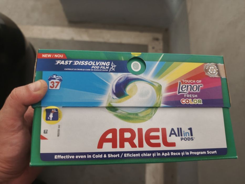 Capsule Ariel Pods detergent