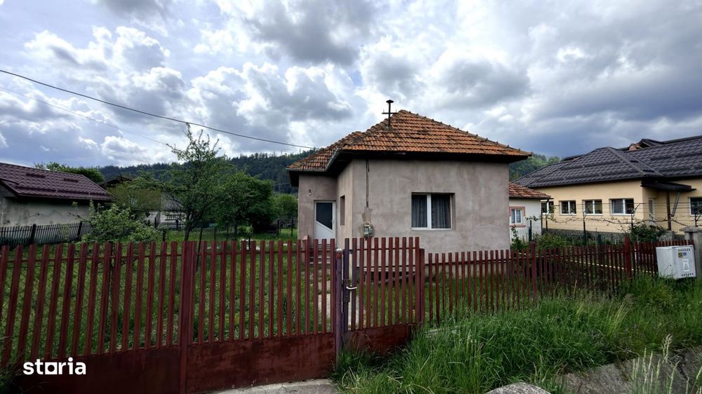 Casa individuala  Leresti la strada principala+ teren 831 mp, utilitat