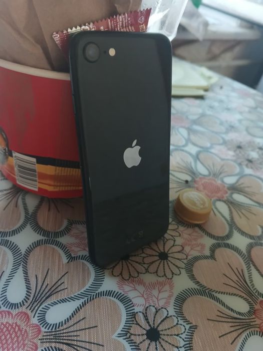 iPhone se  2 (2020)