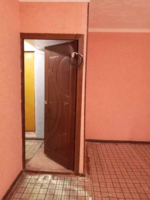 Срочно продается 1 ком квартира в 2 мкр 1 этаж
