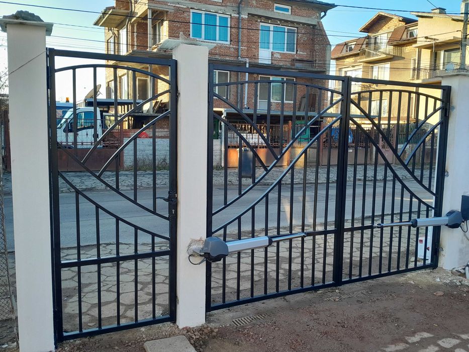 Изделия от ковано желязо парапети врати огради маси столове