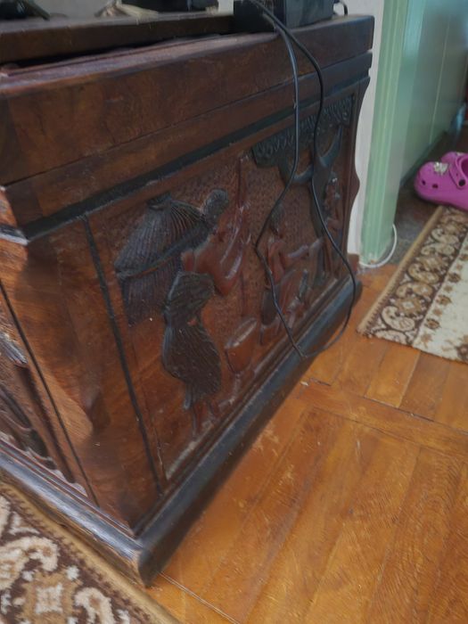 Картина и ракла ръчна изработка