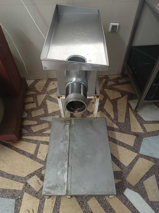 Продавам работещ бизнес / Магазин за месо с транжорна