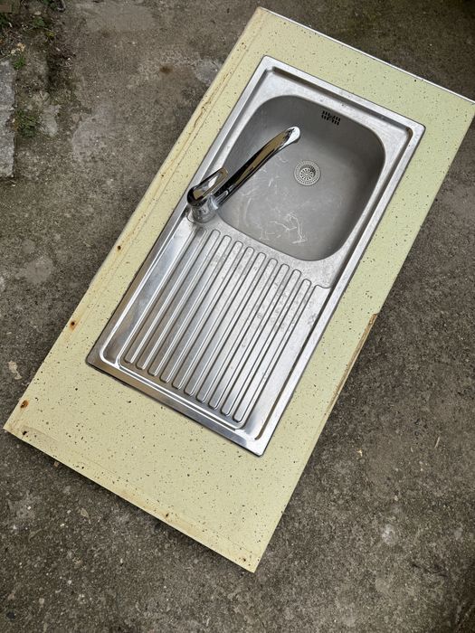 Неръждаема кухненска мивка със монтиран смесител" идеал стандарт"