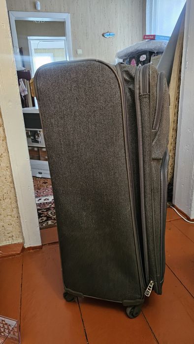 Продам чемодан размера L