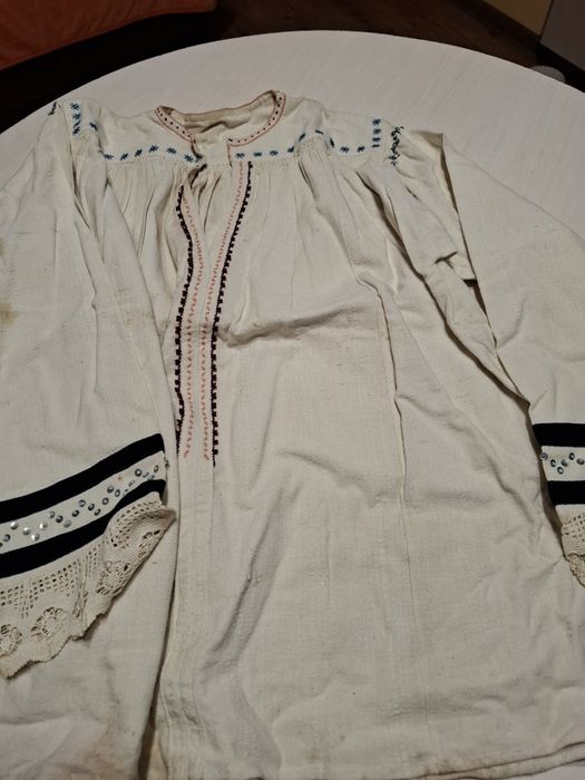 Автентични дрехи и кърпи,ръчно изработени