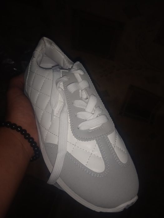 Продаю новые кроссовки