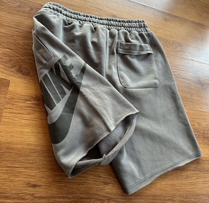 Мъжки,памучни,сиви къси панталонки Nike със страничен надпис