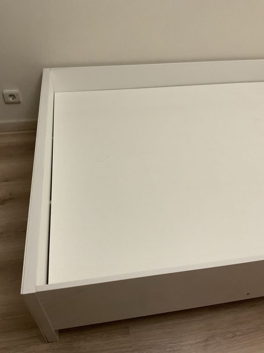 Продается  кровать белого цвета