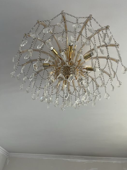 Диван, тумба под телевизор и люстры