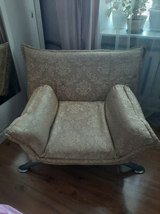 Маленький диванчик