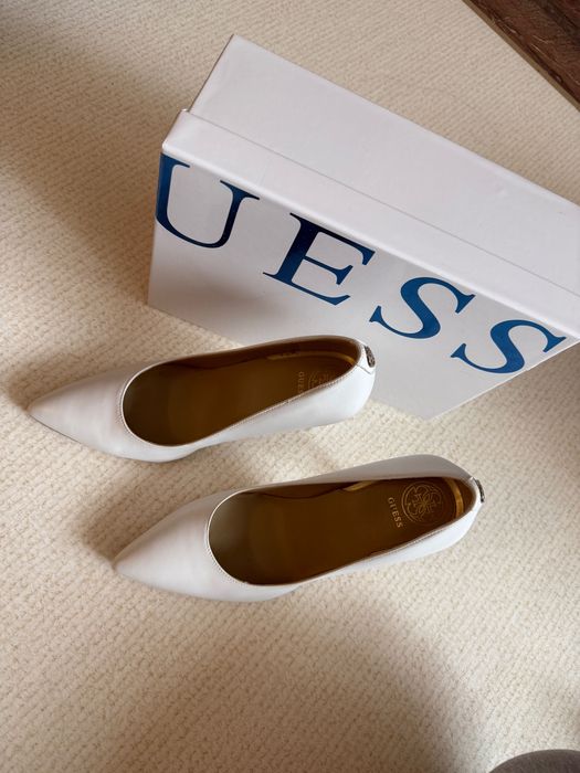 Обувки " Guess "