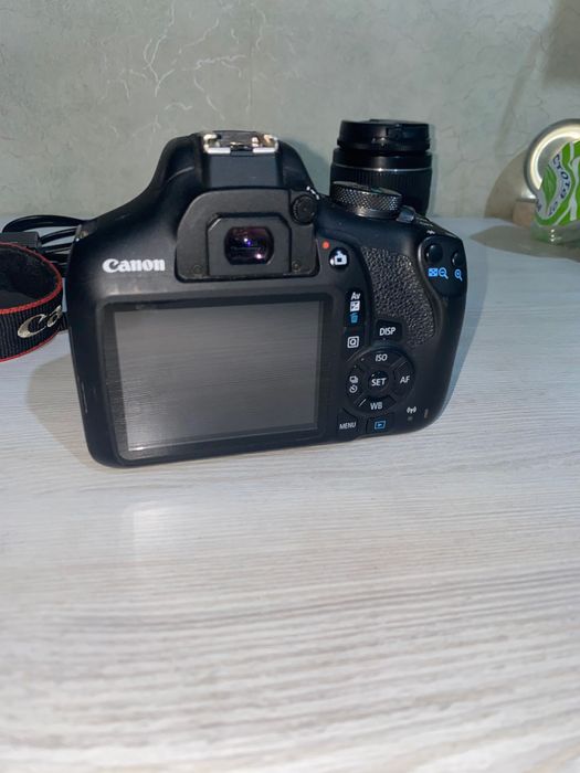 Фотоаппарат Canon 2000D срочно