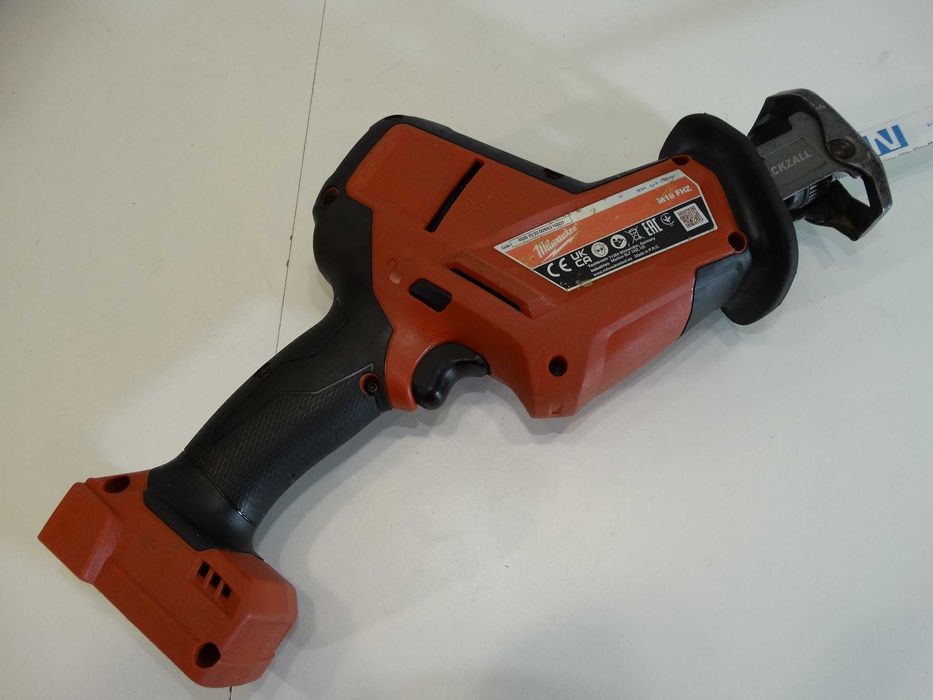 Milwaukee M18 FHZ - Компактен саблен трион