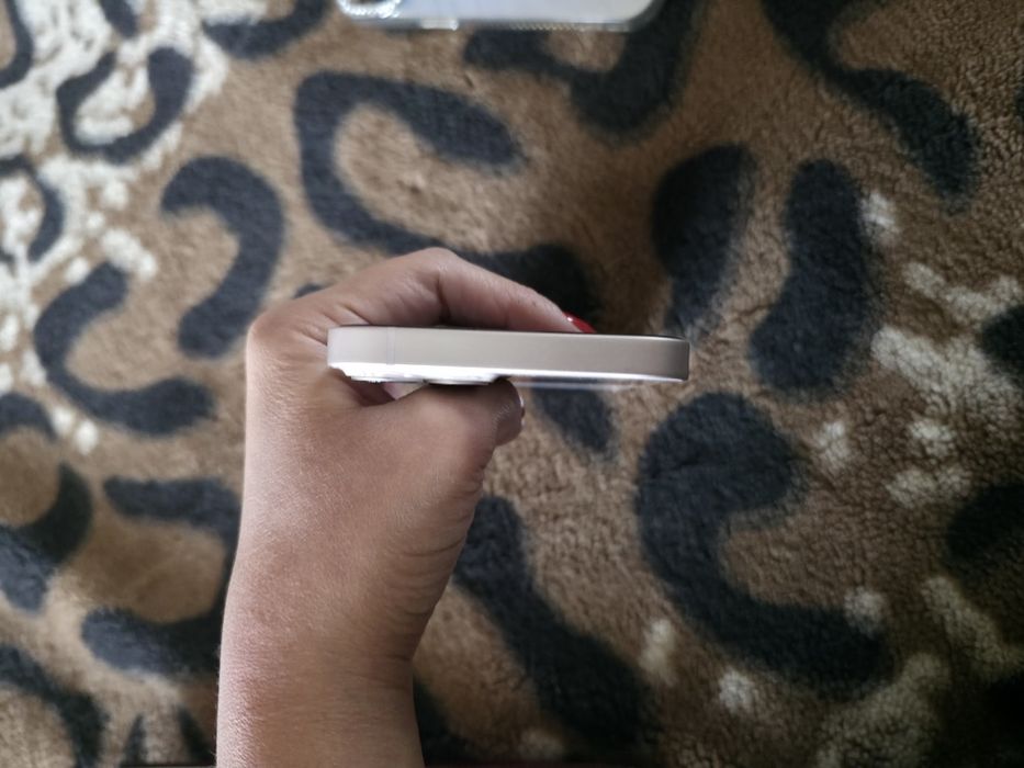 Продам Iphone 13 128gb в розовом цвете