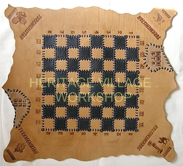 Шахматная доска из натуральной кожи .