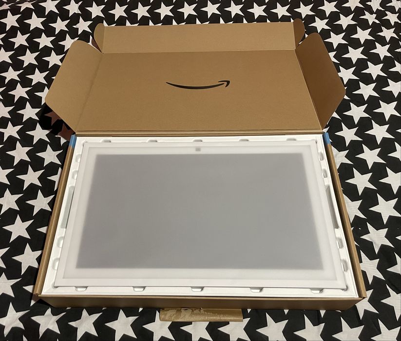 Голям 21" Full HD смарт дисплей с Fire TV и Alexa