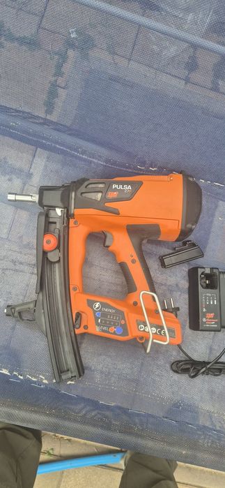 Pistol cuie beton
