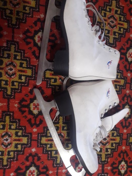 Продам фигурные коньки