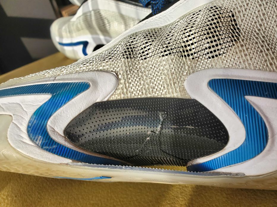 NIKE AIR JORDAN white sport blue