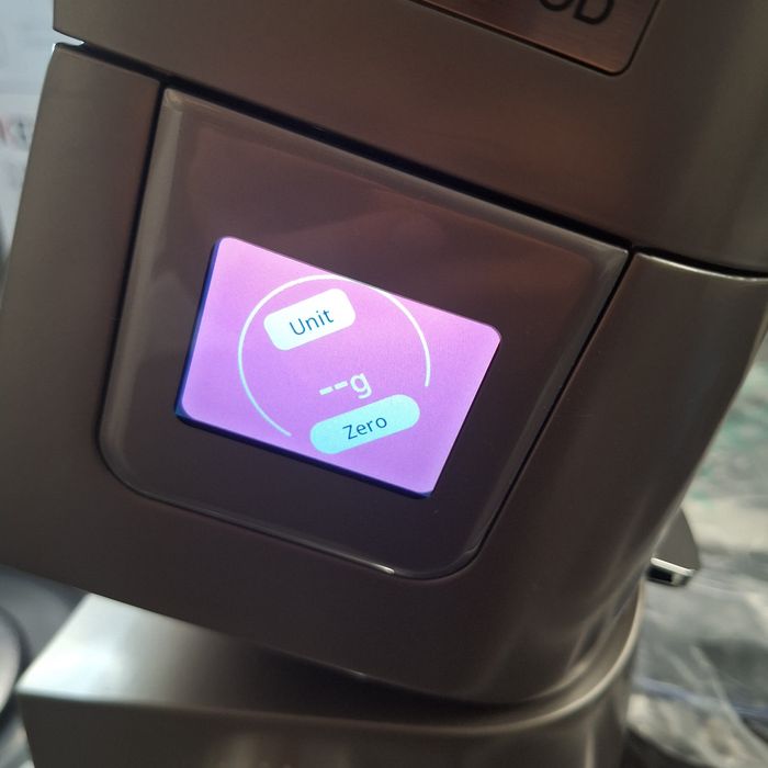 Кухненски робот тестомесачка Kenwood с функция втасване,кантар,подгряв