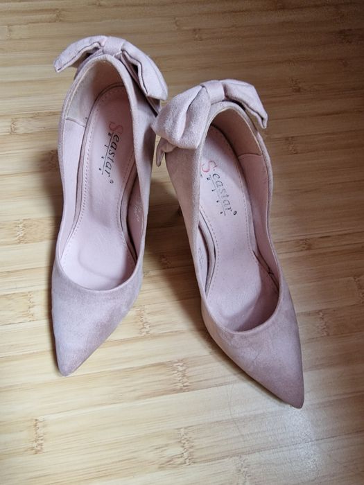 Pantofi stiletto cu fundite