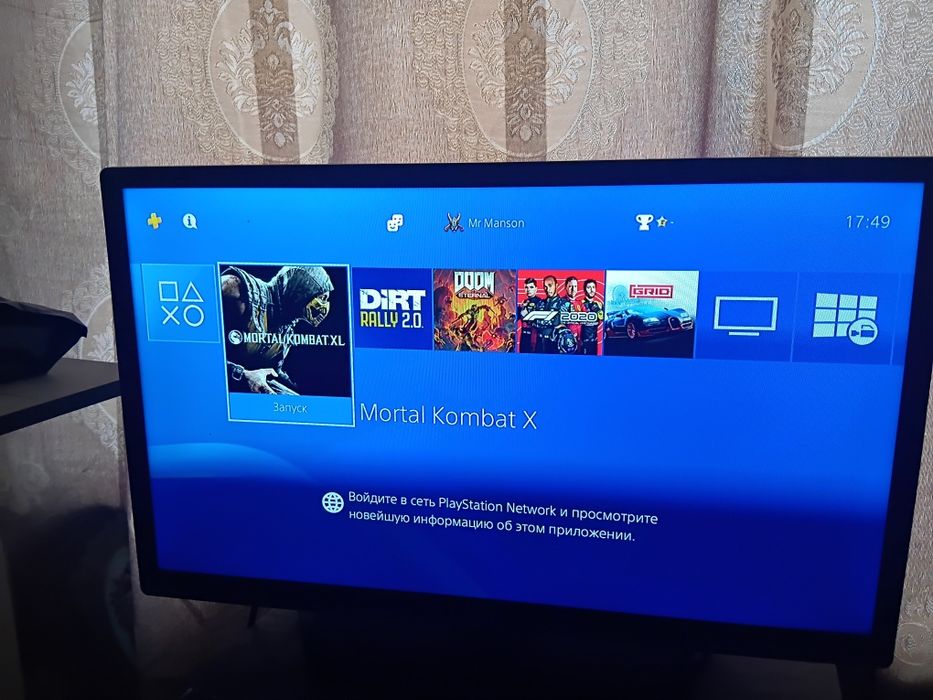 PS4 o'yinllar yozilgan djoystik bor .