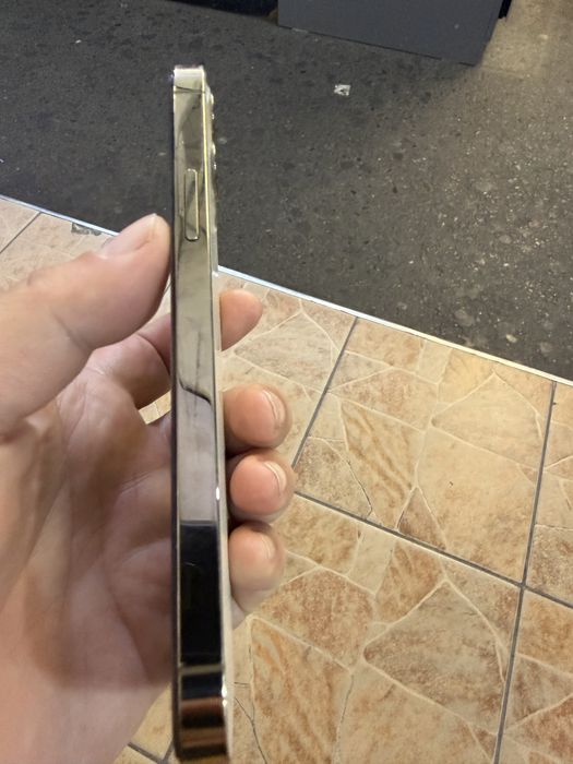 Iphone 12 Pro в состояния идеал. Экран менялся