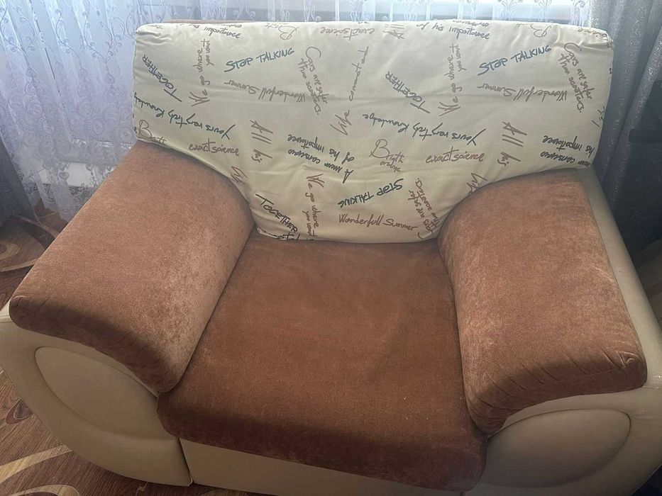 Продается угловой диван+ кресло