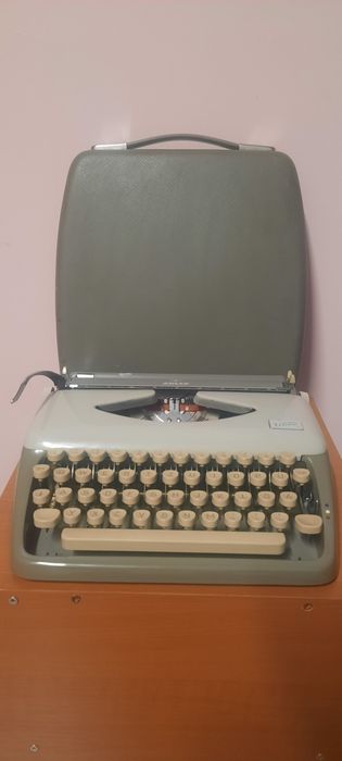 Mașină de scris Adler Tippa
