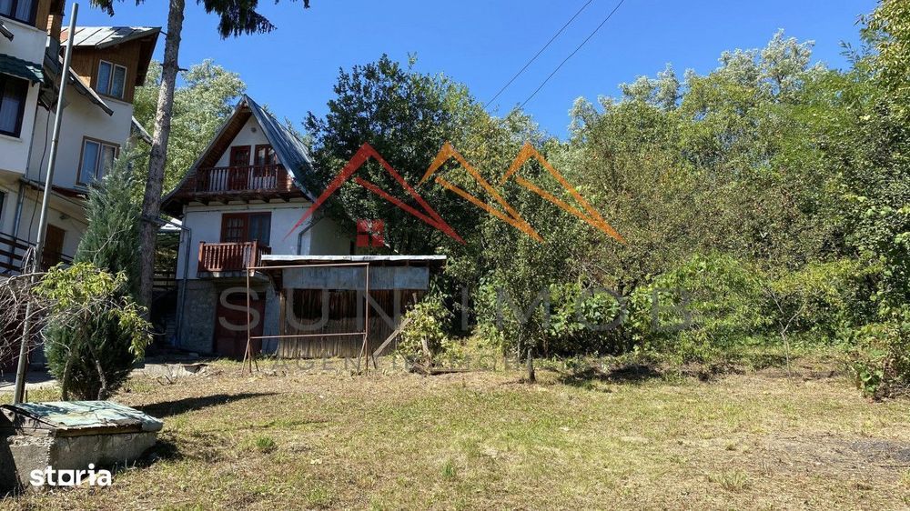 Vila de vanzare, teren 3100 mp, 7 camere, 6 grupuri sanitare, 3 CT, an