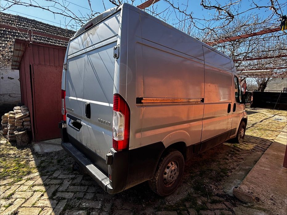 microbuz peugeot boxer