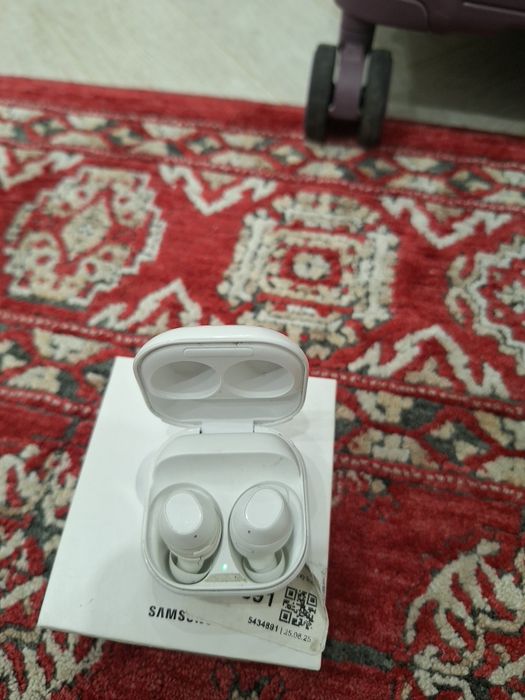 Samsung buds fe .