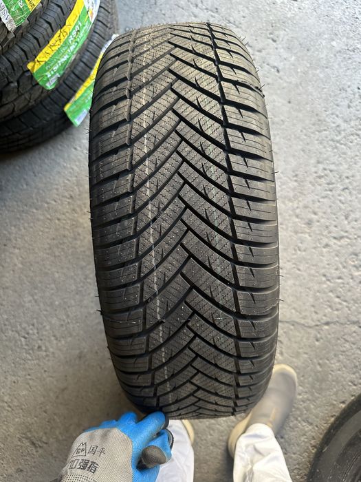 215/60R17 Minerva All-season Master