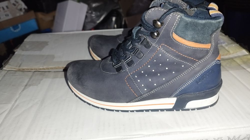 De vânzare ghetuțe copii măr.32 piele naturală și interior îmb