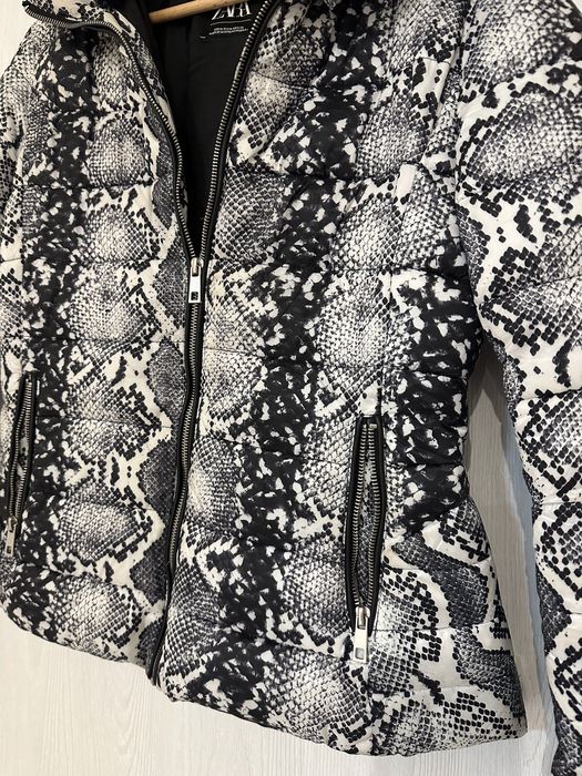 Zara Яке Змийски Принт