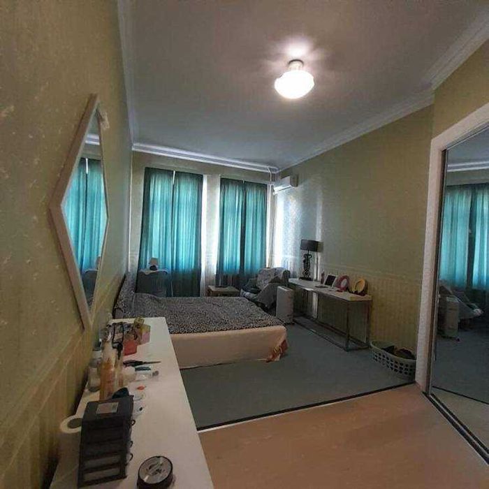 Дава се под наем Тристаен апартамент в София, Център - 90 кв.м за 561 € - Снимка #2