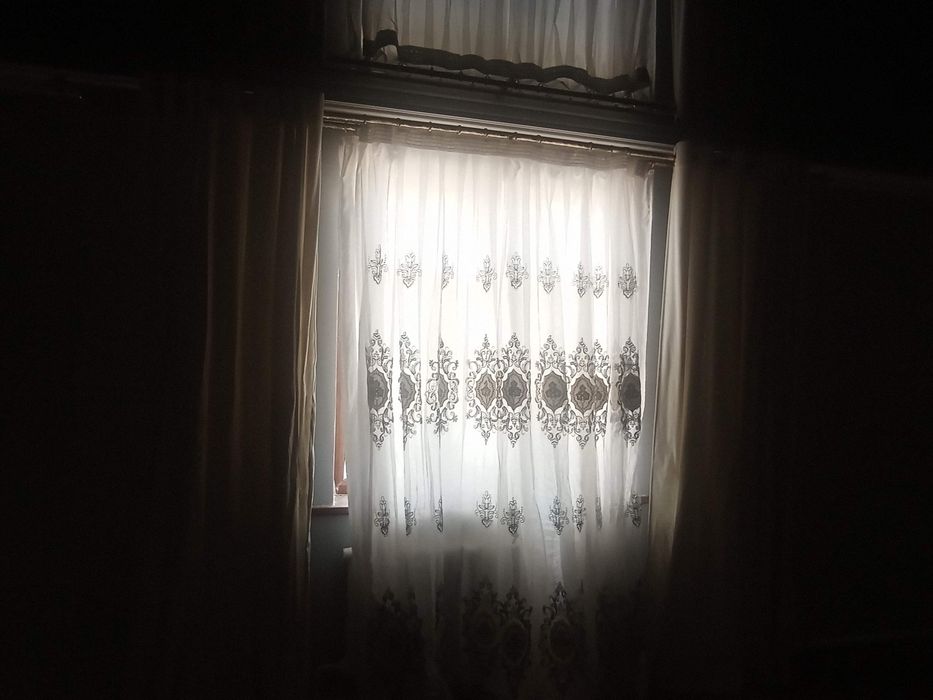 Perde satiladi taza komlekt bari qosip beriledi jaqsi matreal altinlar