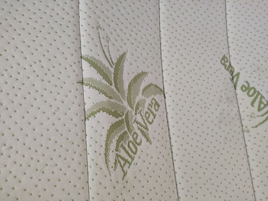 Продавам двулицев матрак