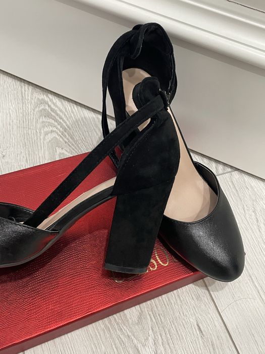 Туфли черные с каблуком