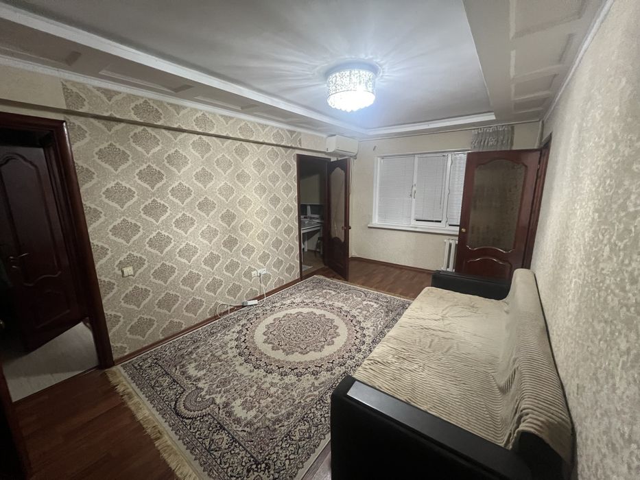 Орталықтан екі бөлмелі пәтер сатылады.