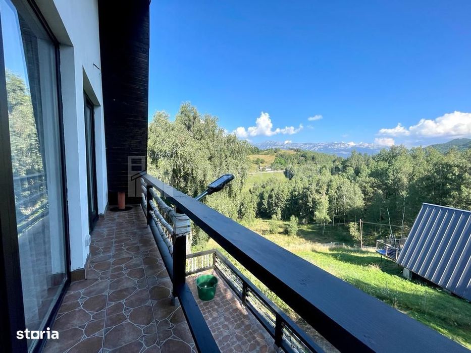 INVESTITIE Vila moderna + vila la rosu, teren 1480 padure