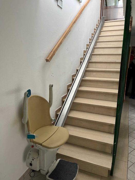 Lift scara pentru persoane cu dizabilitati case si azile batrani etc