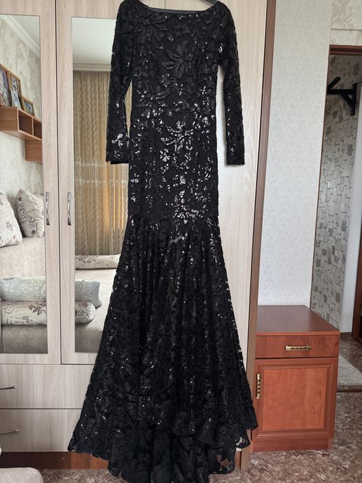 Продам вечернее платье со шлейфом