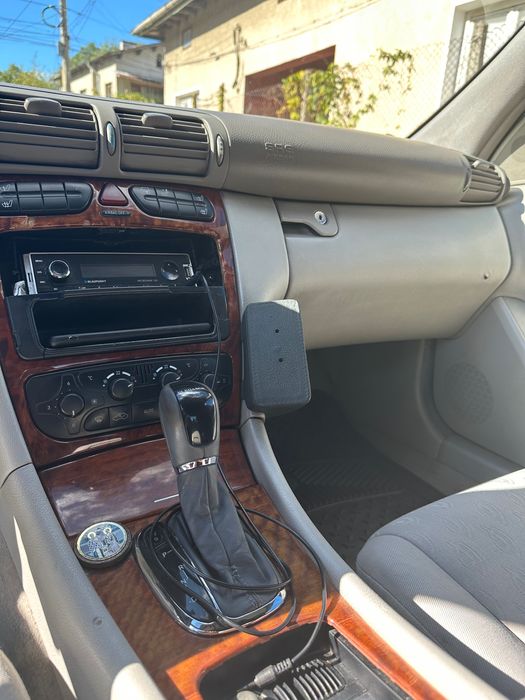 Мерцедес с220 2001година